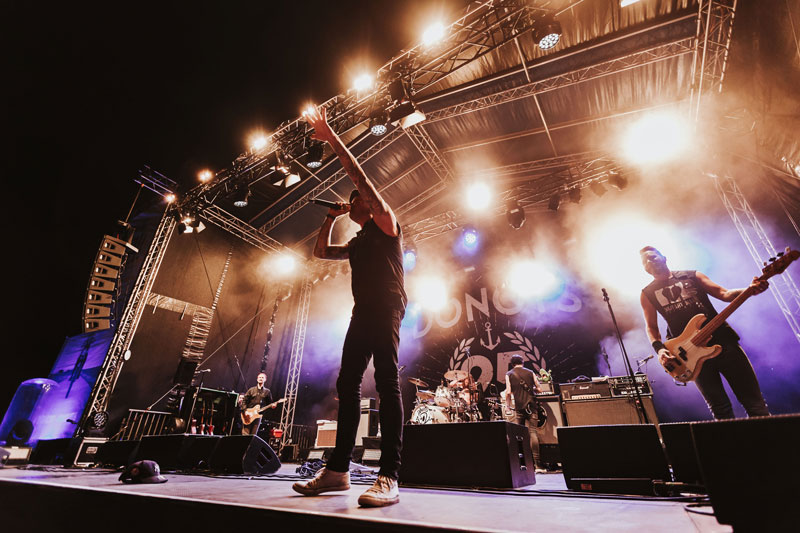 Die Band Donots bei ihrem Auftritt auf der Hauptbühne