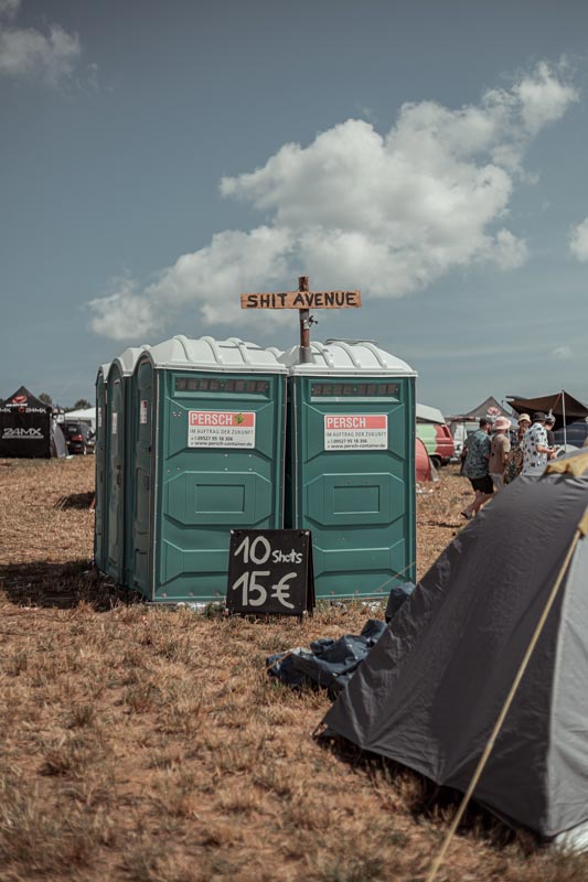 Dixi-Klos auf dem Campingplatz